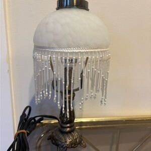 Vintage-Style White Beaded Table Lamp